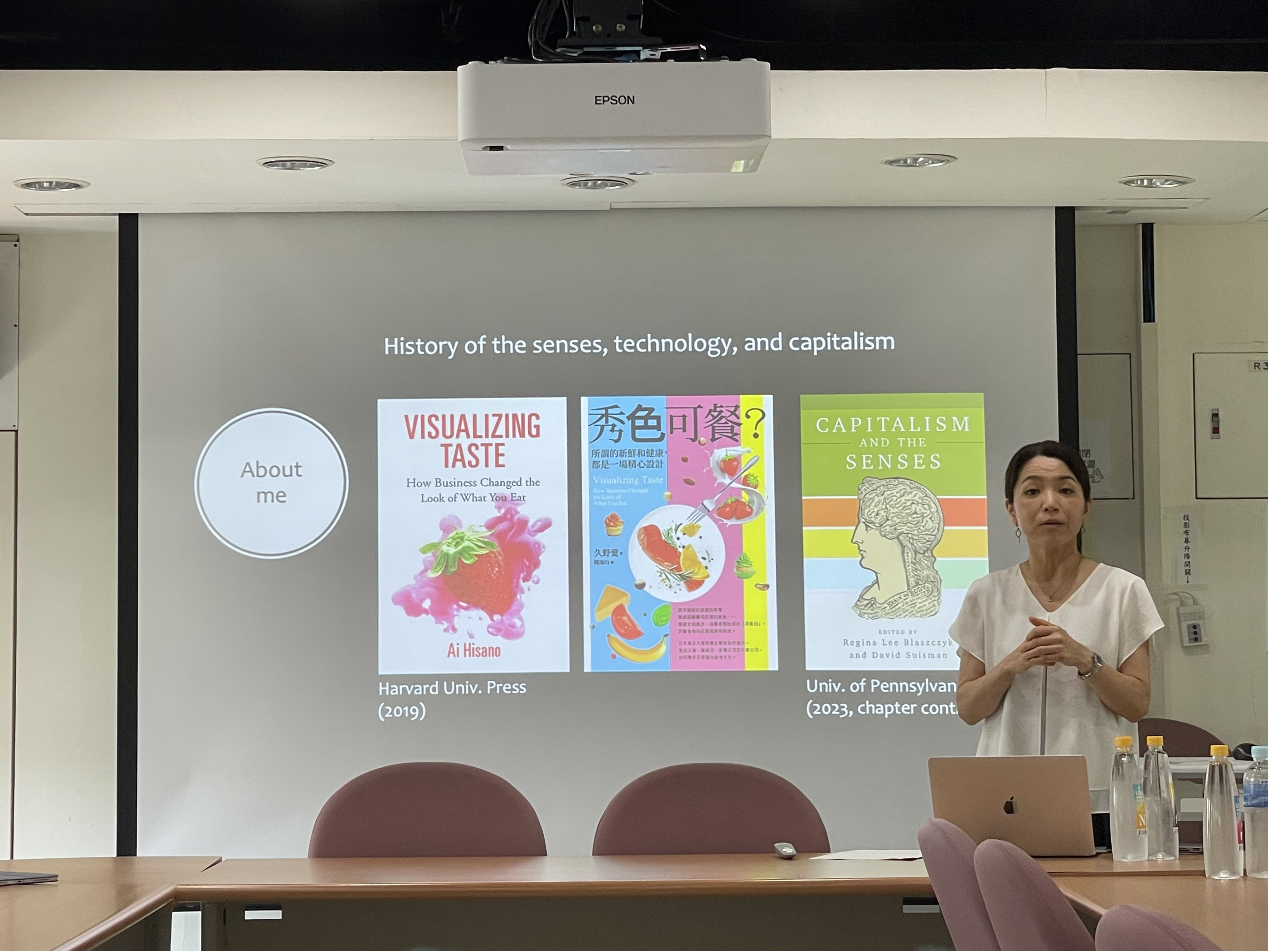 Associate Professor Ai Kuno of the University of Tokyo’s Graduate School of Interdisciplinary Information Studies specializes in the history of the senses, technology, and capitalism. Her award-winnin