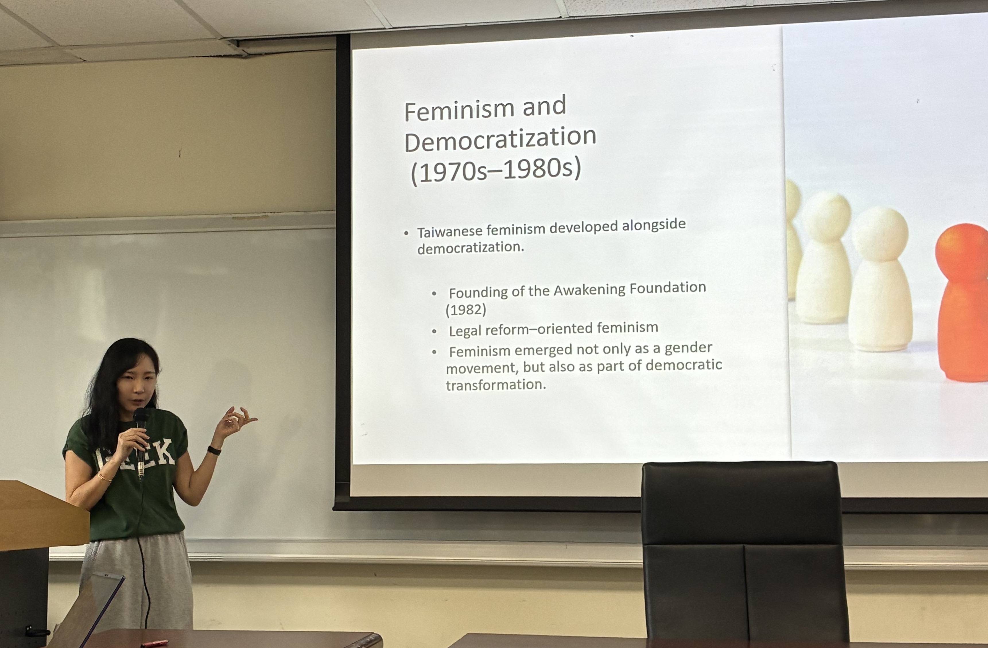 Professor Ting-yu Kang discusses the development of Taiwan’s feminist movement.